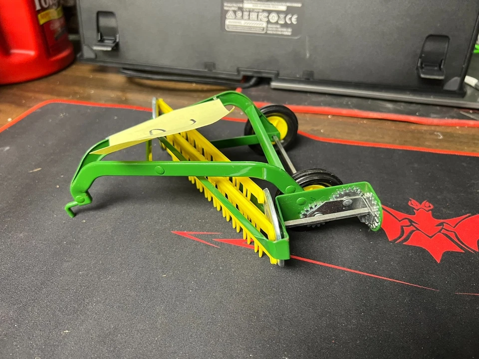 Vintage ERTL John Deere Hay Rake 1:16 Scale Diecast & Plastic #5686 21 - Image 2 of 4