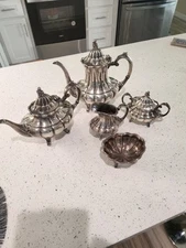 Vintage Reed & Barton Silver Plated 5 pc. Coffee & Tea Set