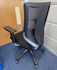 Black Mesh Back Operator Task Chair, Arms, Wheels, Swivel, Metal Base