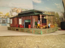 HO scale  Freight Depot no name w/light detailed weathered TYCOs