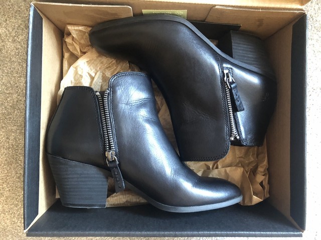 carson suede boots by born