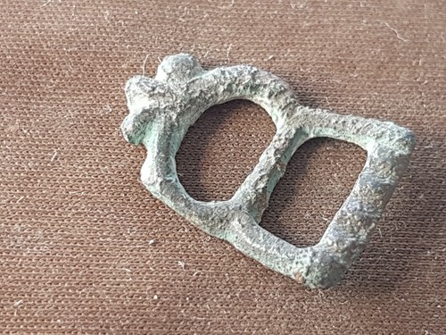 Superb little Post medieval/Tudor bronze buckle. Please read description. L50c