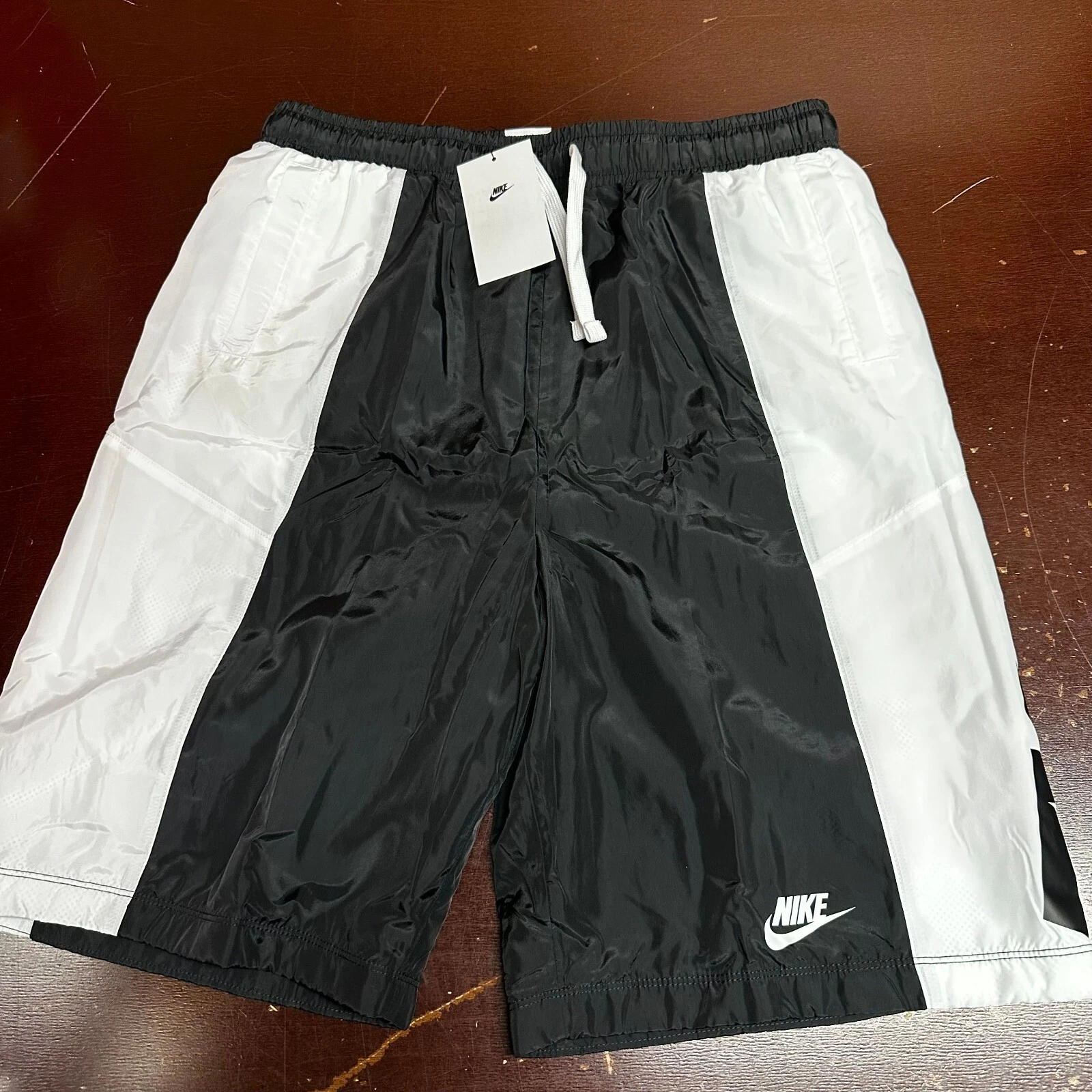 Nike Boys White Black Sportswear Elastic Waist Standard Fit Athletic Shorts XL