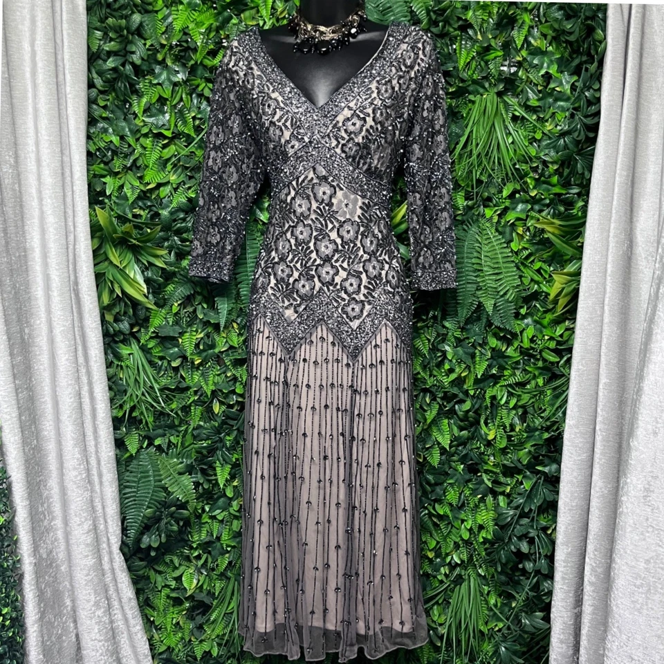 Vestido Pisarro Noites 8P Frisado Decote V Manga 3/4 Midi Cinza Bege Noite 3216 - Imagem 2 de 4