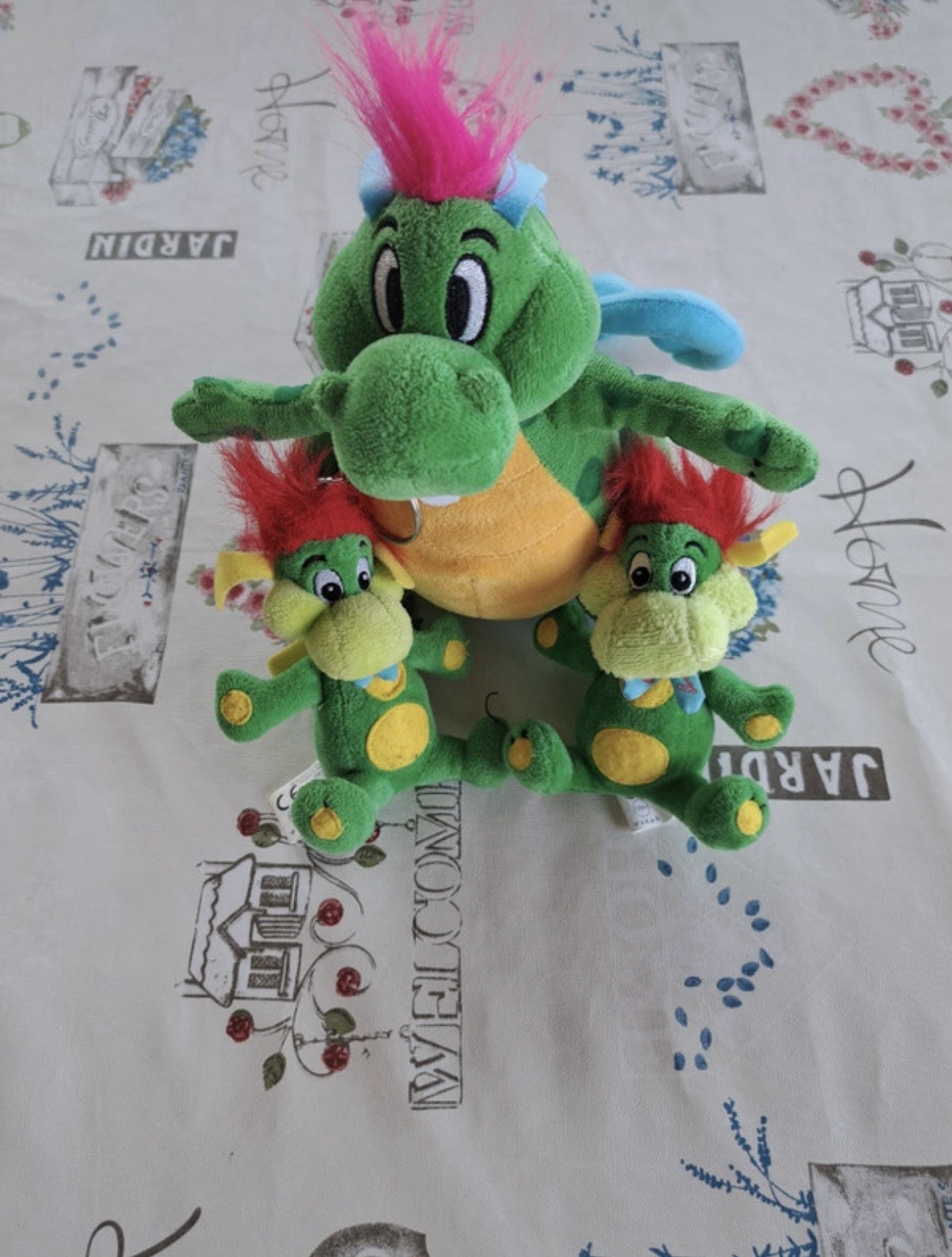Lotto 3 peluche Gardaland drago verde e 2 portachiavi