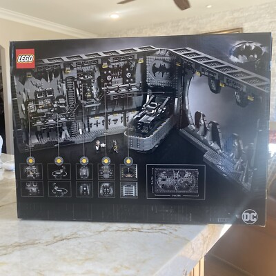 LEGO 76252 Batman DC Comics Super Heroes: Batcave – Shadow Box