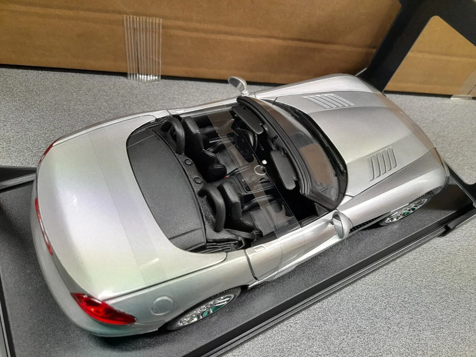 Maisto 31632 Dodge Viper SRT-10 2003 1/18 - Immagine 3 di 4