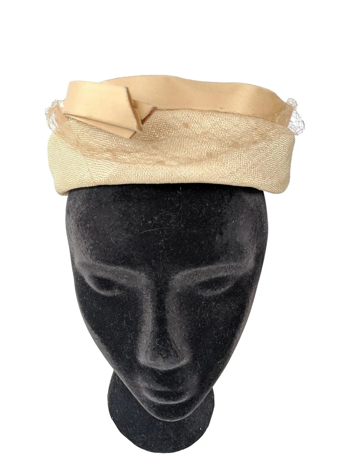 Sombrero tocado vintage para mujer red estrás acento adorno iglesia de mediados de siglo EE. UU. Foto 3 de 4