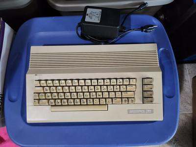 TESTED & WORKING Commodore 64C.