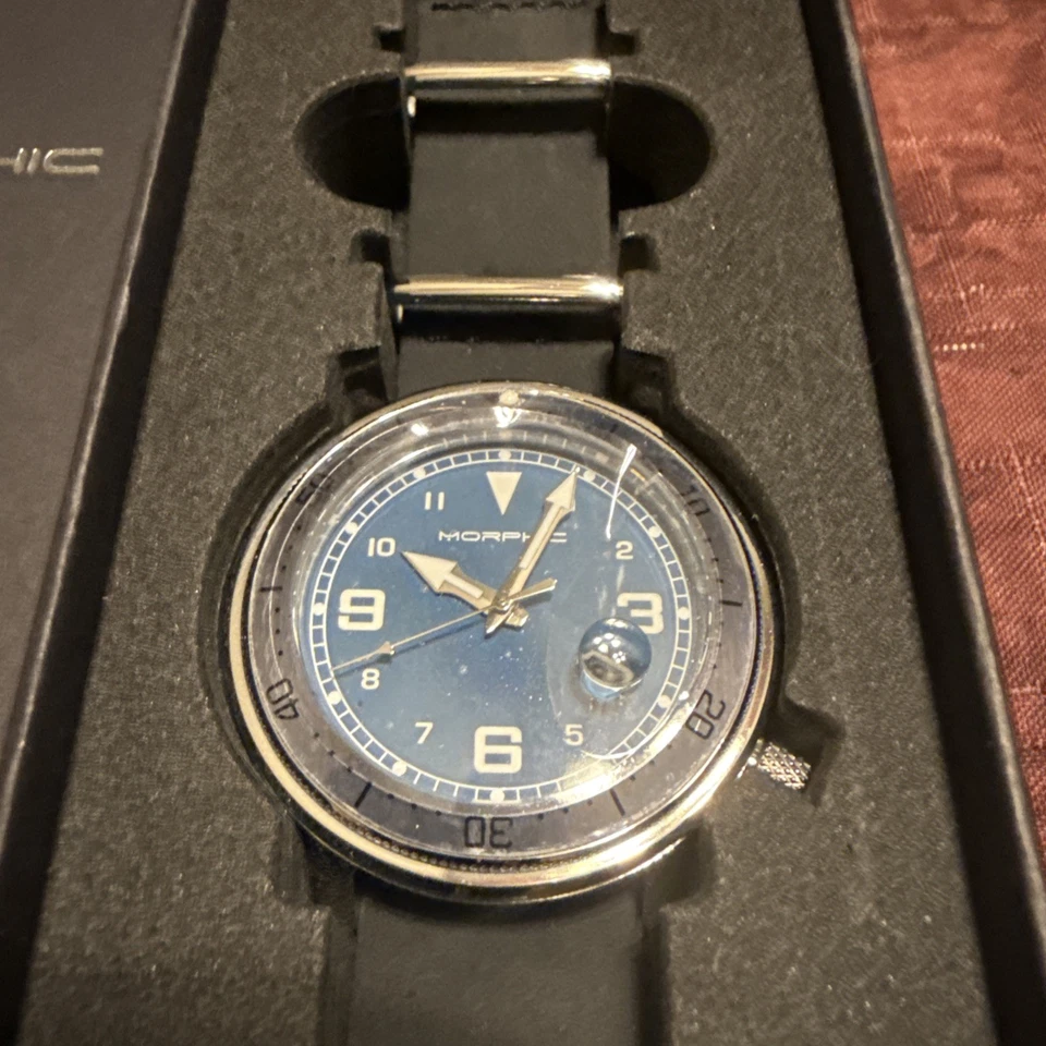 Morphic Serie M74 MPH7408 Esfera Azul 42 mm con Cuero Negro Una Pieza RP $300 Foto 4 de 4