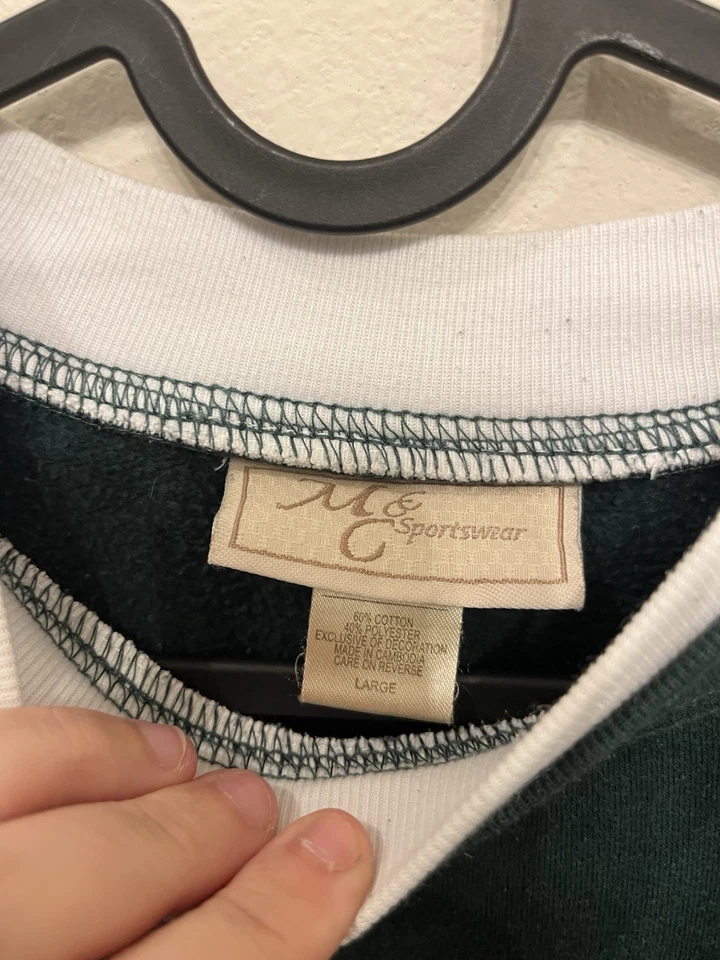 Suéter feminino M&C Sportswear verde pássaro bordado gola redonda grande - Imagem 4 de 4