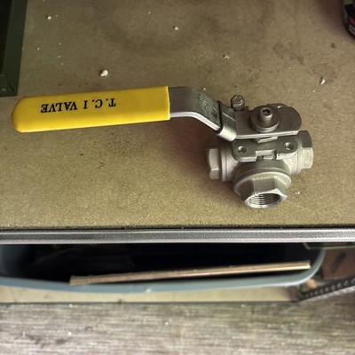 T.C.I. TC-03S 3/4-316 BALL VALVE FEMALE - 1000 Wog CF8M 3 Way