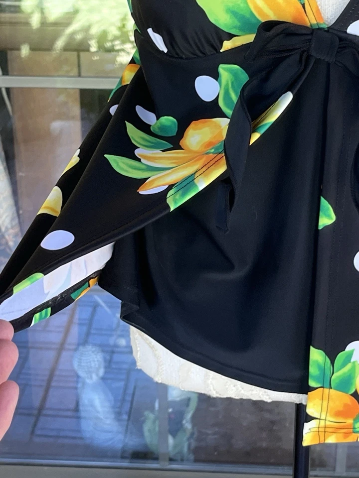 Tropical Honey Split Front 白色圆点与花朵三明治泳装上衣 12 码 — 第 3/4 张图片