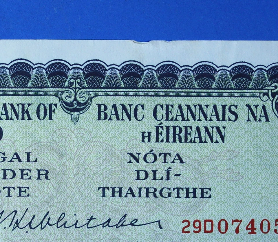 2 1975 Ireland Irish Eire Ten pound £10 banknotes Lavery CONSECUTIVE [33293] - Image 3 of 4