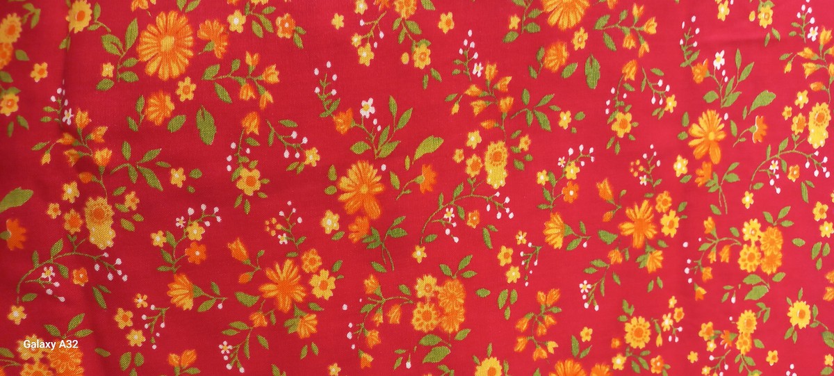 Coupon De Tissu Ancien à Petites Fleurs Bleues Et Rouges - Dimensions 47 X 72 Cm - Parfait état