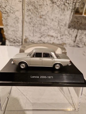Starline 1/43 - Lancia 2000 1971 Grise - Photo 1/4