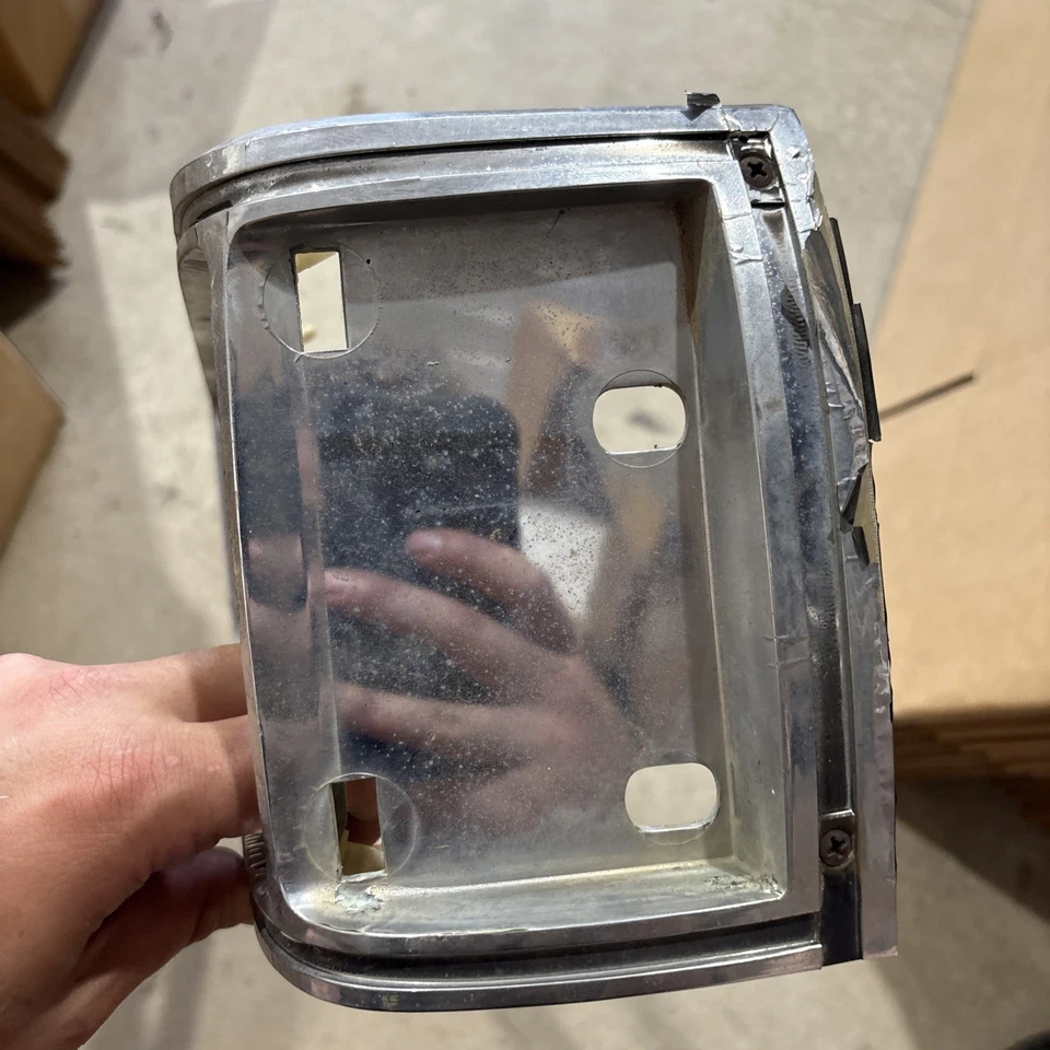 Olds 88 1976 Custom Cruiser Head Light Bisel LH Trim Eighty Eight OEM 551761 76 Foto 2 de 4