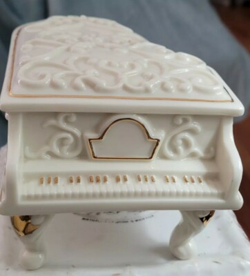 Vintage PORCELAIN MUSICAL PIANO PLAYS MUSIC OF THE NIGHT 1995 MADE BY ENESCO