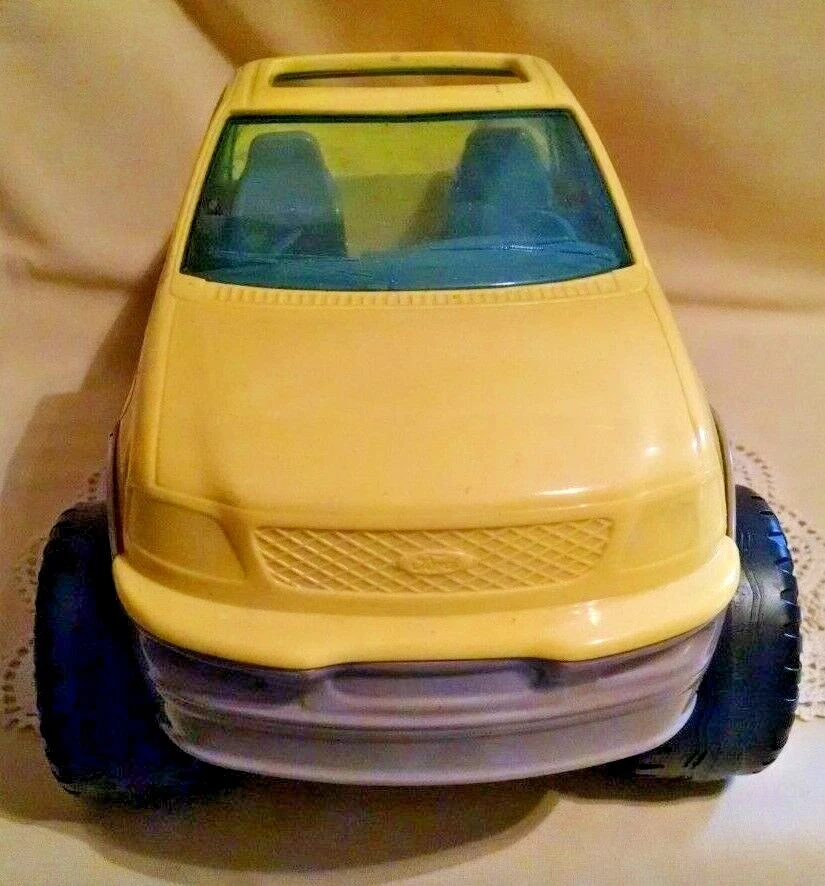 Ford F-150 Nylint Horse Stables Yellow Beige Plastic 1997 Large Blue Windshield - Image 3 of 4