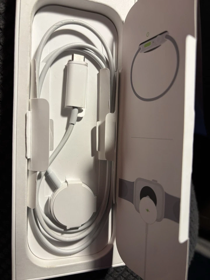 Apple Watch Series 9 GPS + CELLULAR 45MM Midnight Aluminum Case CHRISTMAS 🎄🎁 - Image 3 of 4