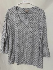 Chicos Geometric Blue White Blouse Sz 3 XL V Neck Stretchy Soft 3/4 Sleeve