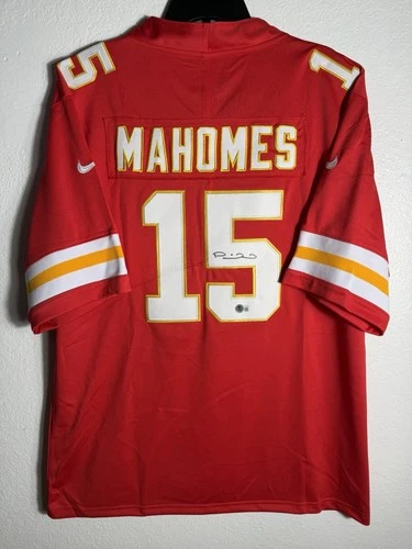 Patrick Mahomes Signed Chiefs Red Jersey Beckett Witness BAS COA Auto NFL