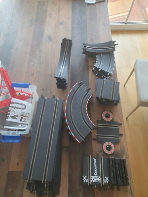 Carrera Bahn mit vielen Teilen - 3 Loopings