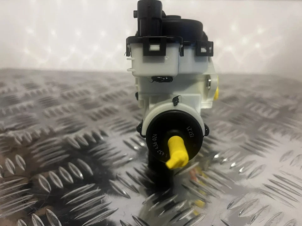 Sistema Adblue Ford Tranist 2.2 TDCi tracción trasera 5801471111 0928404024 Adblue Foto 2 de 4