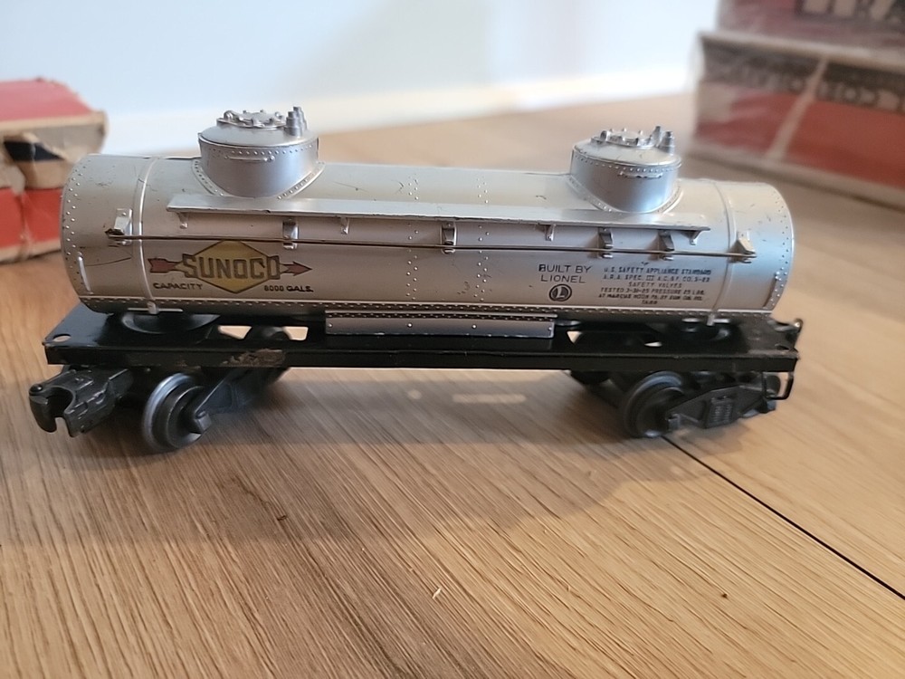 Lionel 2465 Sunoco 2-Dome Tanker Car
