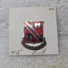 Authentic WW2 42nd Field Artillery DI DUI Crest Pin NHM Festina Lente Silver Tne