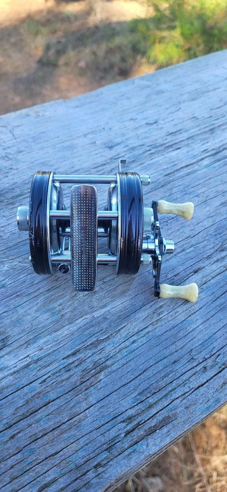 Abu Ambassadeur 5000C IVORY REEL 黑色卷轴象牙手柄 — 第 2/4 张图片