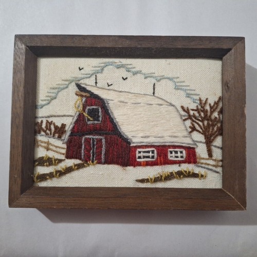 Crewel gerahmte Nadelspitze rote Scheune Lot. 4 insgesamt 8"×6" braune Holzrahmen - Bild 3 von 9