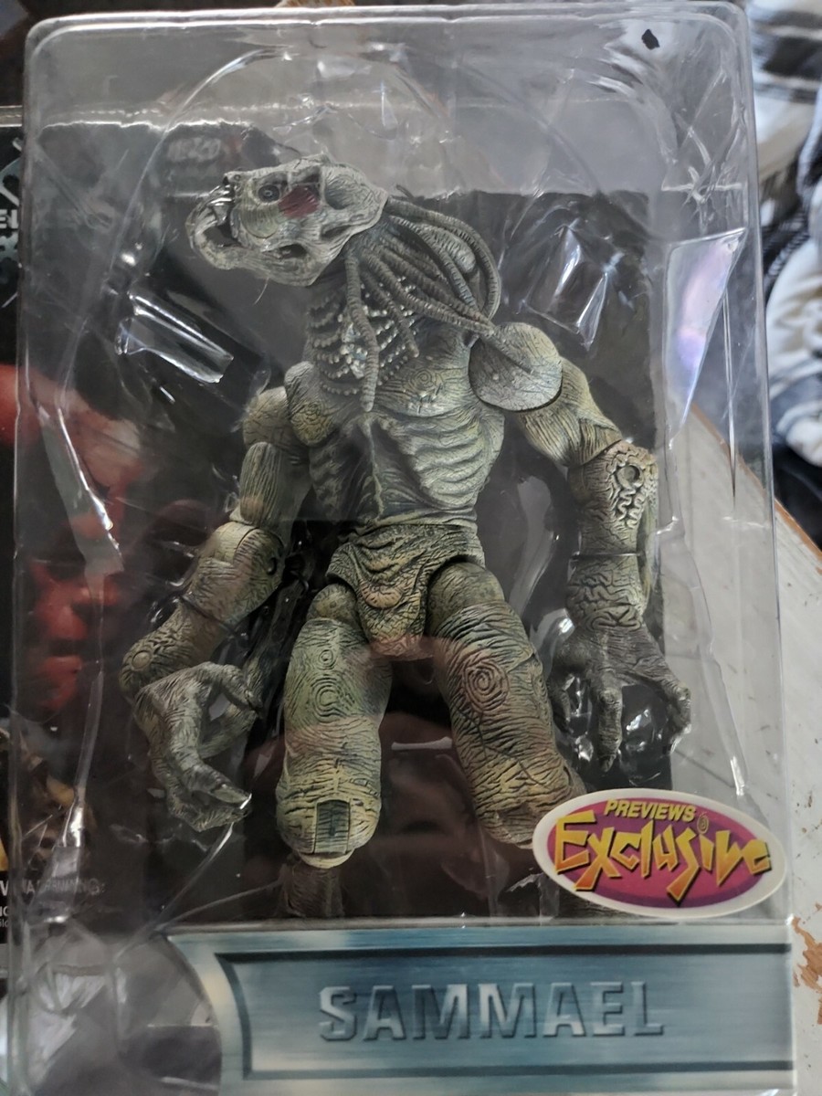 Mezco Hellboy Sammael 8