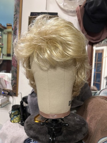 Womens Blonde Wig Short Layered Length Sweeping Bangs FREE SHIPPING