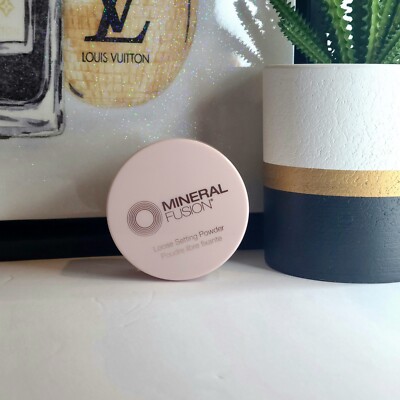 Mineral Fusion Flawless Finish Loose Setting Powder 0.47oz-Banana-Brand New