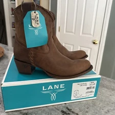 Lane Women's Plain Jane Shortie Boots in Distressed Brown LB0359A