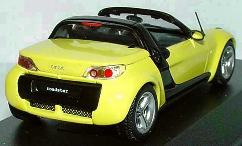 Smart Roadster Coupe R452 2003 2005 Negro Brillante Amarillo Minichamps 1/43 - Imagen 2 de 3