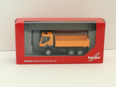 Iveco Trakker 6x6 Dumper truck, communal orange - 1:87 (Herpa item: 309998)