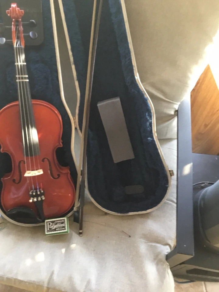 (0451). Strunal Violin #29336 Hard Case With Bow New Strings Pre Owned  - Image 4 of 4