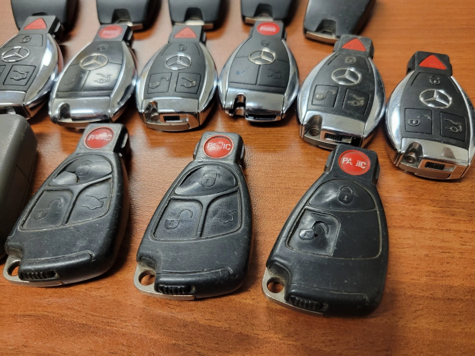 Lot of 16 OEM used Mercedes-Benz SMART PROXIMITY FOBIK key fobs - product detail image 4