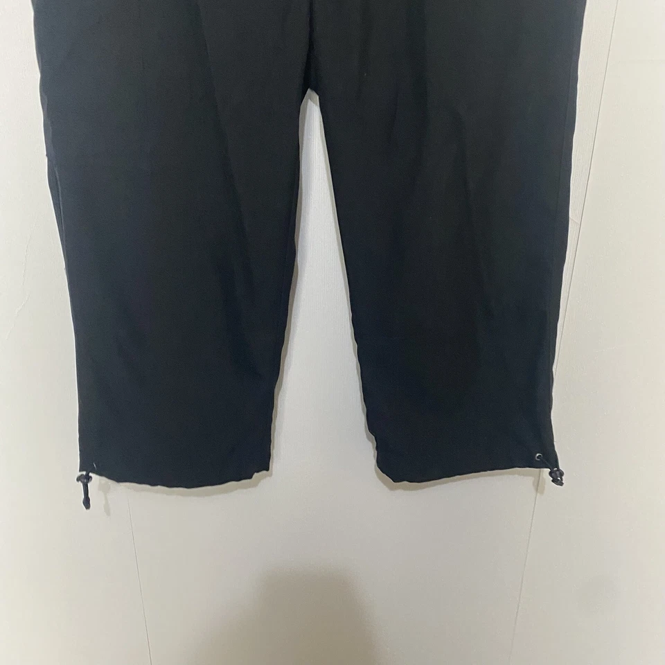 LL Bean Cycling Capris Padded Women’s NWT Black Zip Pocket Pants Size Small. - Image 3 of 4
