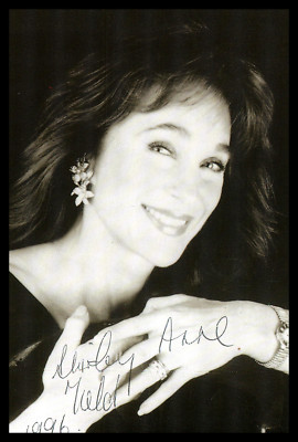 Shirley Anne Field    Signed Autograph - Stunning Portrait Original Photo K 15