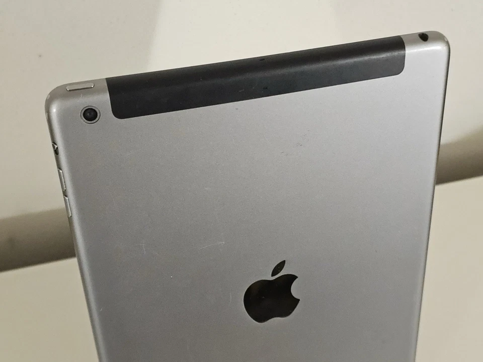 Apple iPad Air (1st generation) · 64GB · Cellular, foto 3 di 5