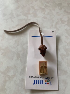 JHB INTERNATIONAL BUTTON MOUSE MICE WOODEN MICE BUTTONS W/ MOUSE TRAP 2PCS