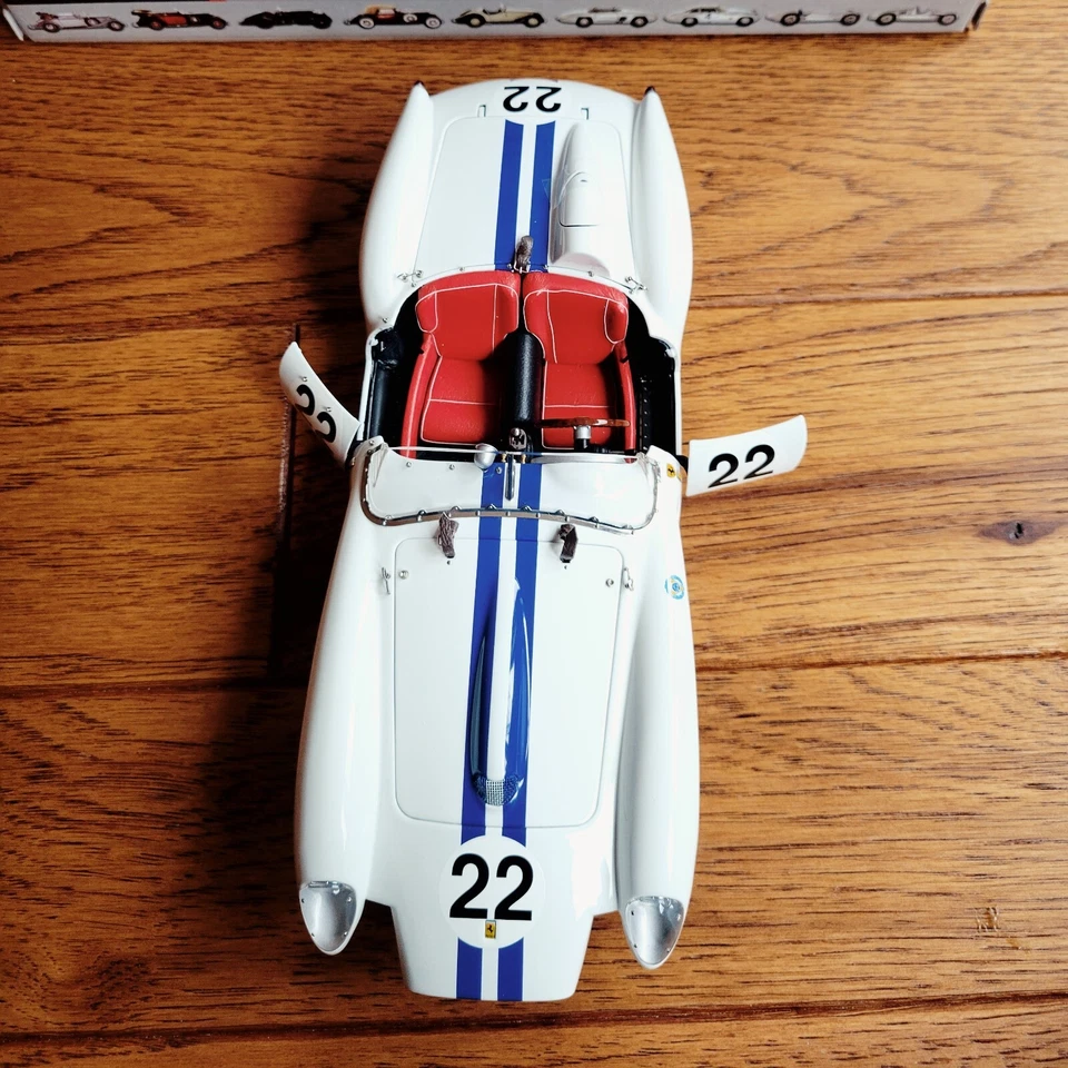 1/18 CMC 1958 Ferrari 250 Testa Rossa Pontoon Fender Chasis 0732  Limited - Image 2 of 4