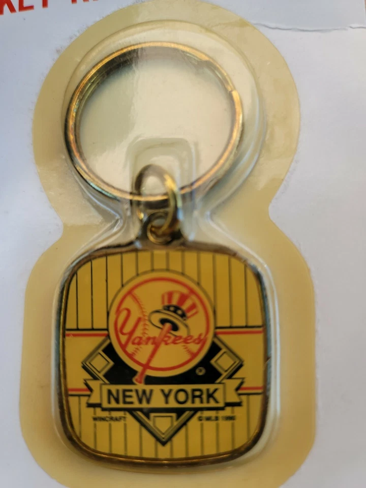 Rare! Vintage 1 WinCraft New York Yankees Deluxe logo Key ring - Image 3 of 3
