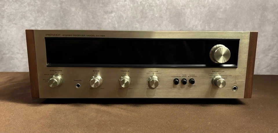 Receptor estéreo AM/FM Pioneer SX-424 12W principios de la década de 1970 de colección Japón HiFi • Probado Foto 3 de 4