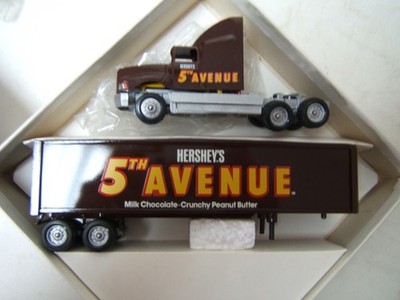 Winross Hershey's 5th Avenue Chocolate Bar truck Mint Condition 1992