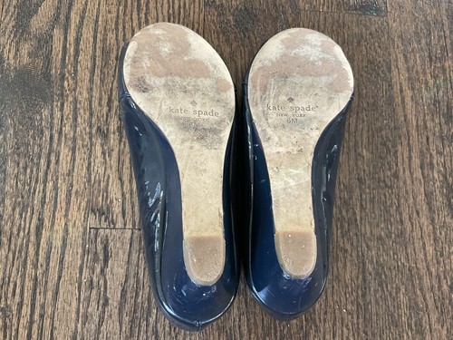 Kate Spade Gold Bow Accent Patent Leather Wedge Black Open Toe Shoes Women's 6M - Picture 7 of 11