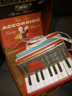 VINTAGE 1950'S EMENEE GOLDEN PIANO ACCORDION TOY INSTRUMENT W